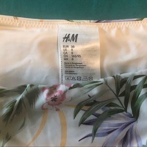 H&M bikini bottoms.. size US 8